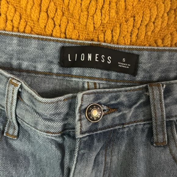 Women’s Lioness Jeans - Picture 2 of 3